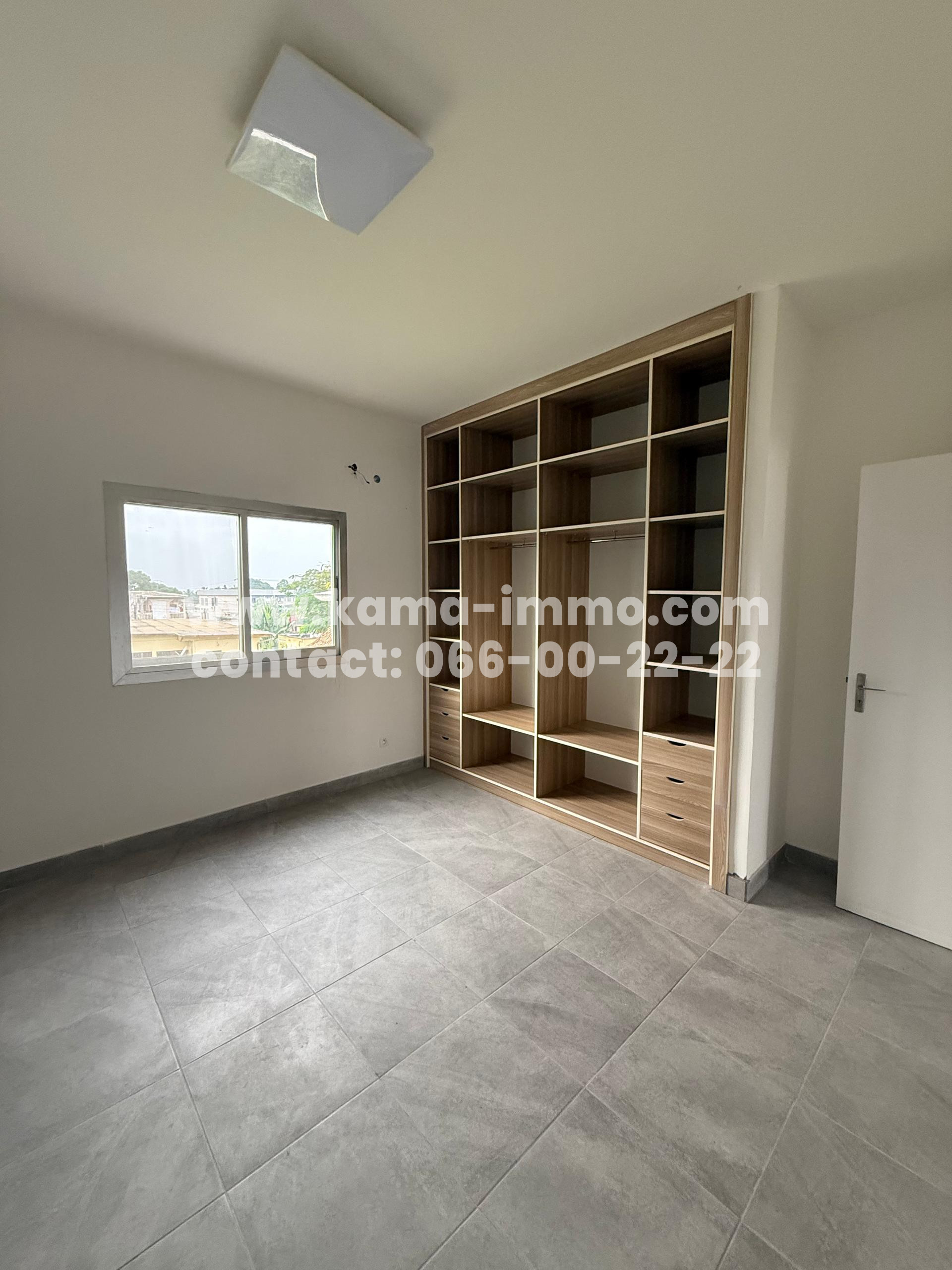 Appartement Dans Barrière à Louer à Ambowé