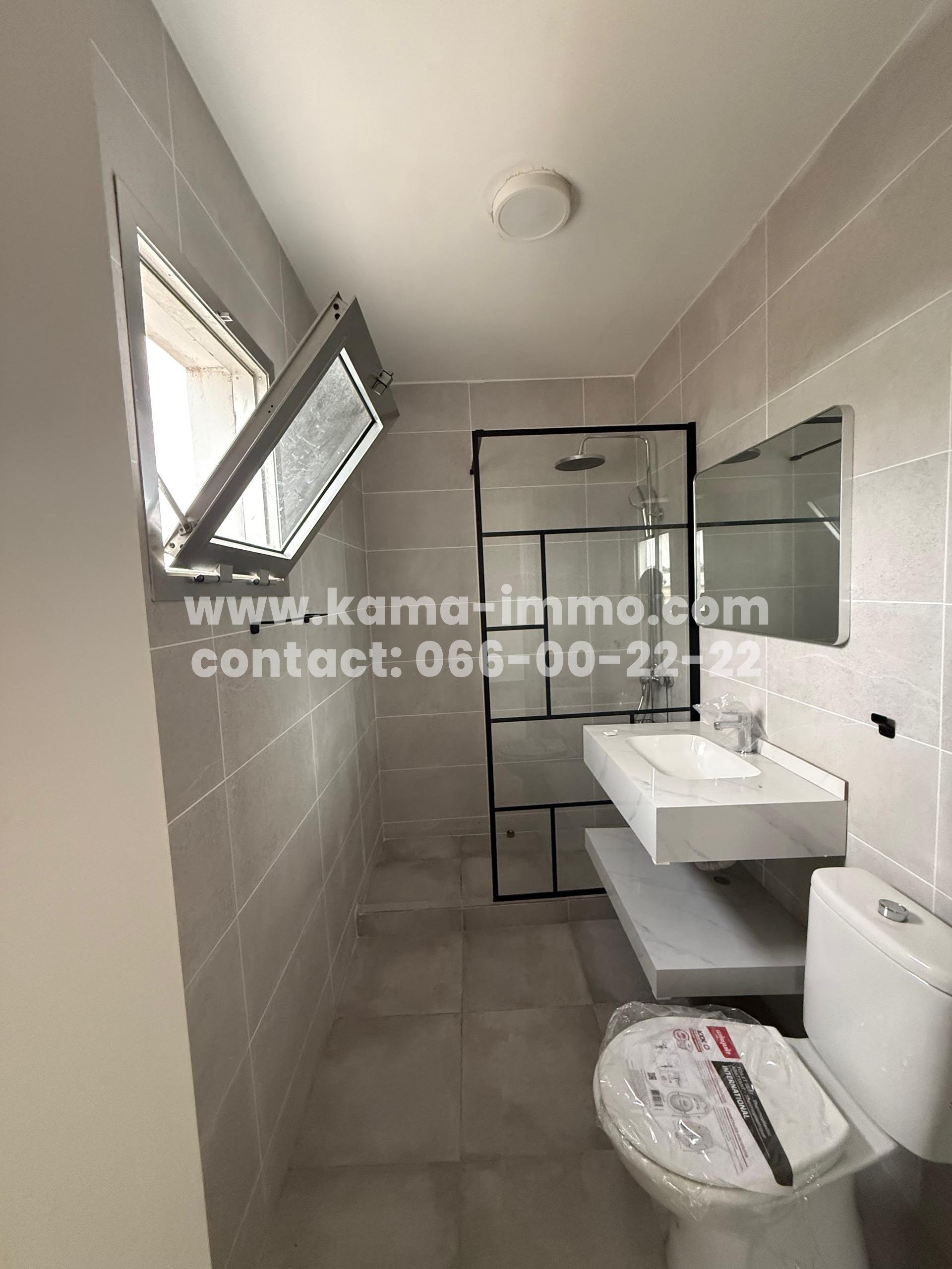 Appartement Dans Barrière à Louer à Ambowé