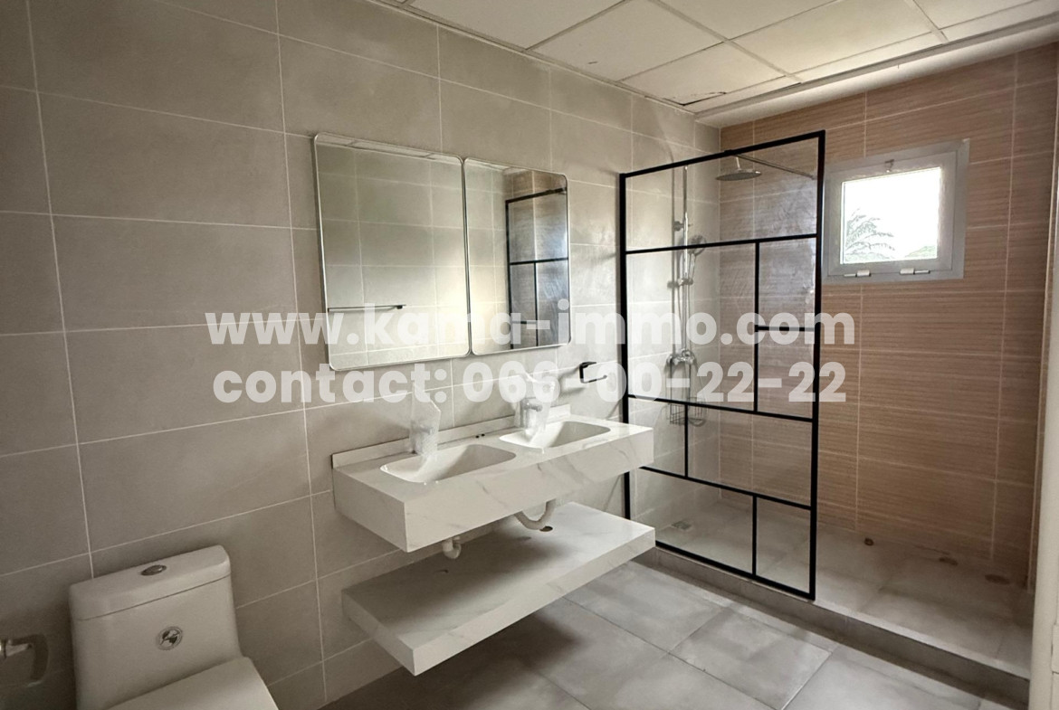 Appartement Dans Barrière à Louer à Ambowé