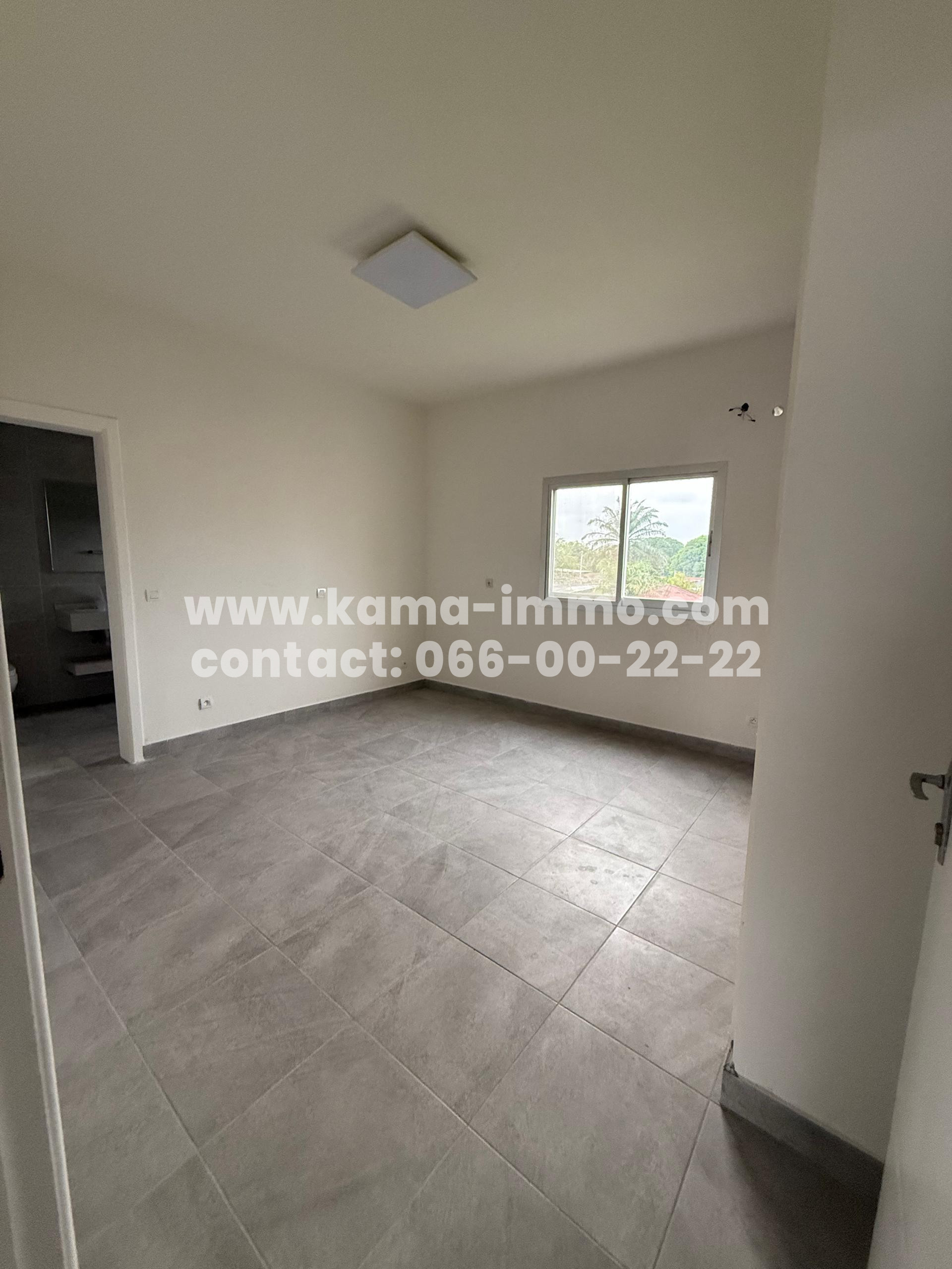 Appartement Dans Barrière à Louer à Ambowé