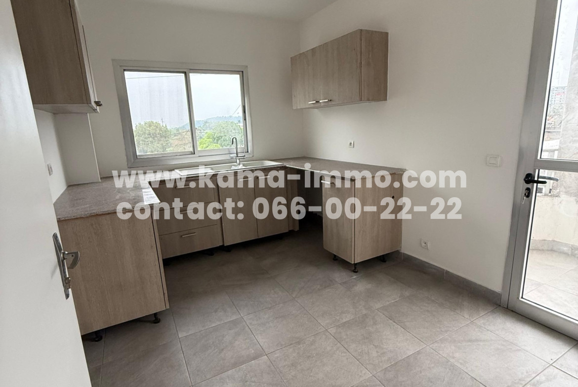 Appartement Dans Barrière à Louer à Ambowé