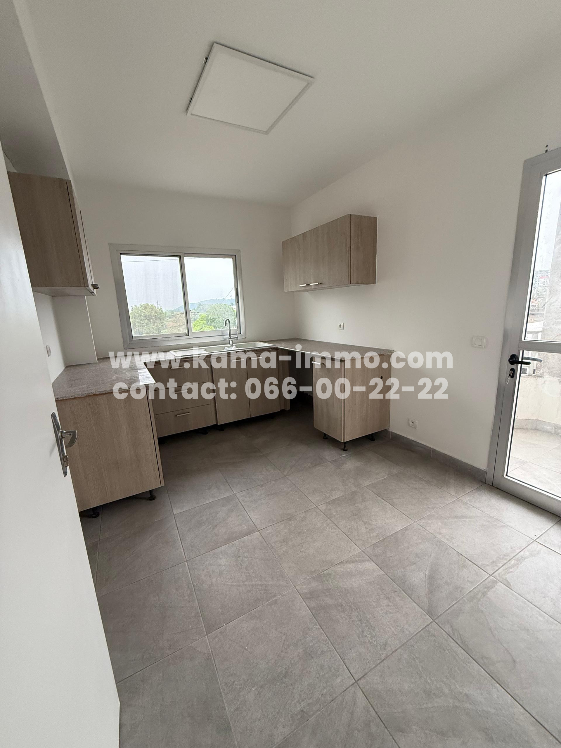 Appartement Dans Barrière à Louer à Ambowé
