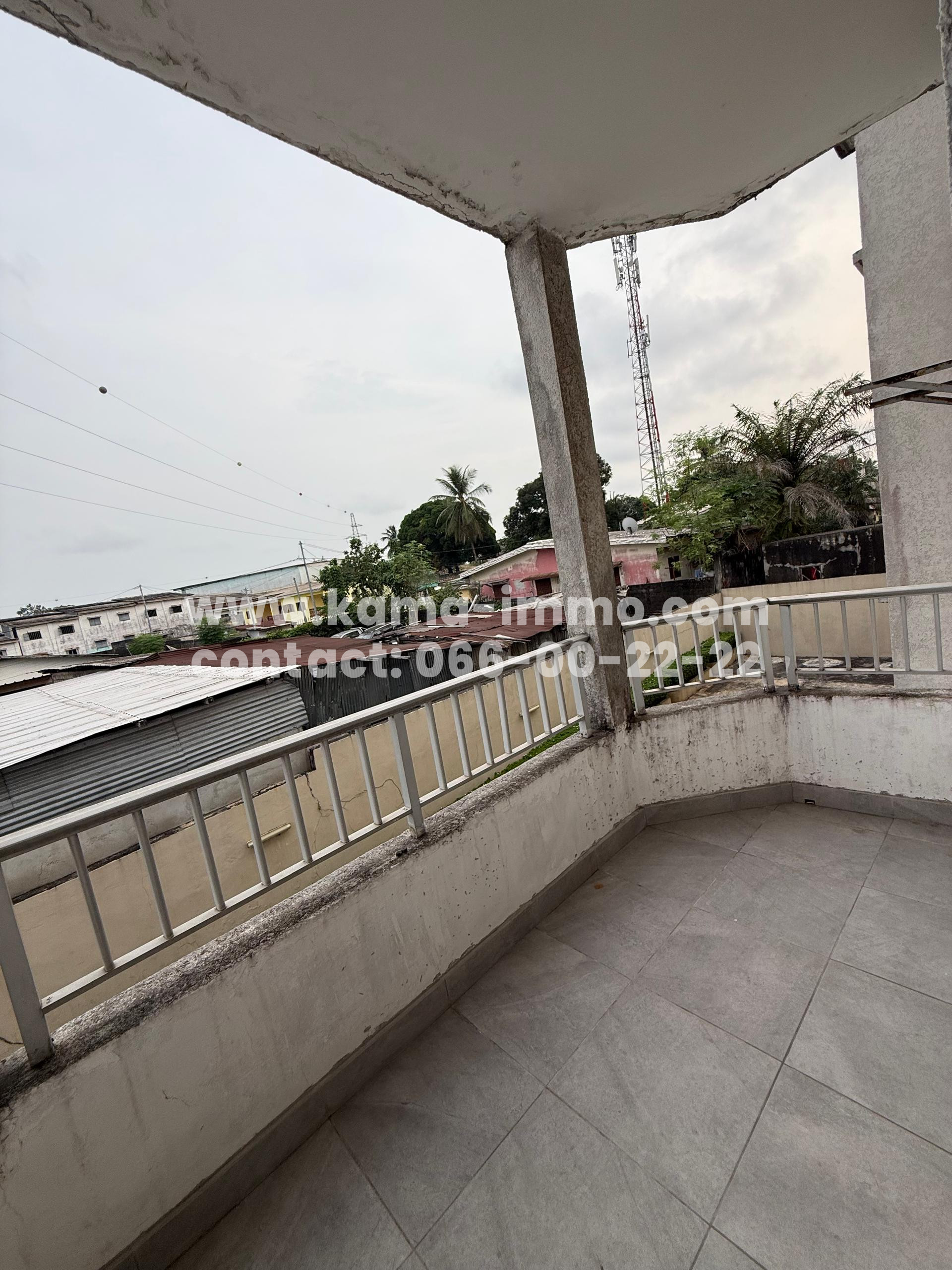Appartement Dans Barrière à Louer à Ambowé